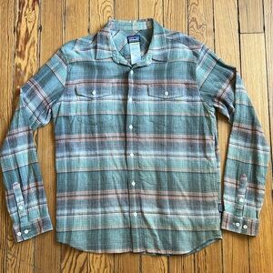 Patagonia long sleeve shirt size M